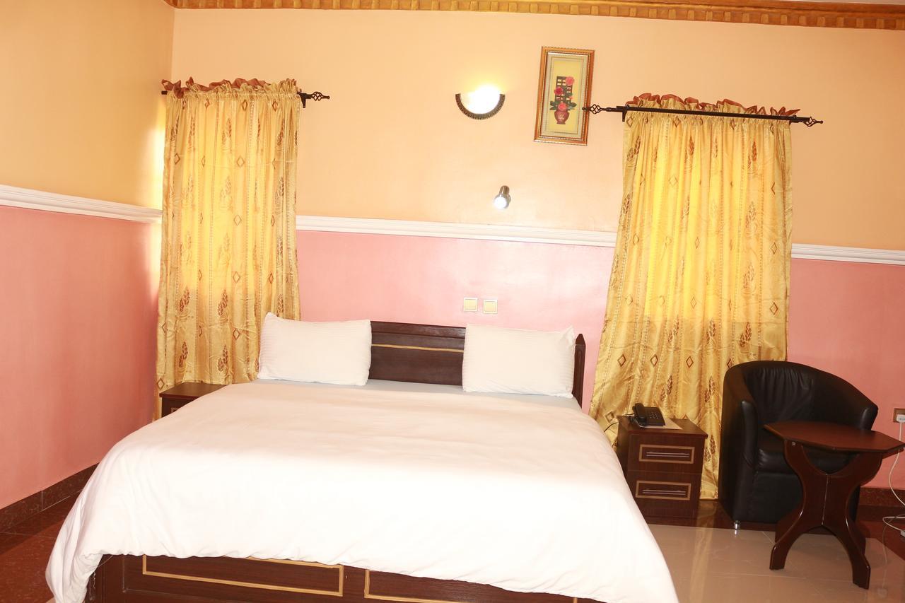 Cute Villa Hotel And Suites Уйо Екстер'єр фото